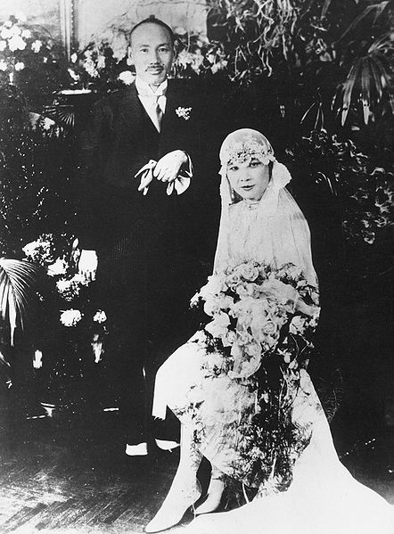File:Chiang and his wife.jpg
