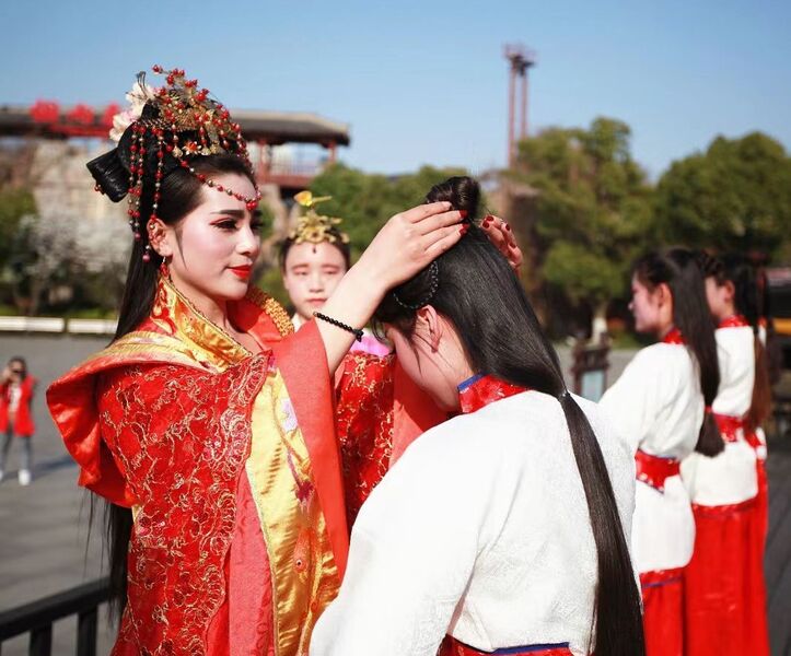 File:Hair-Pinning Ceremony.jpg